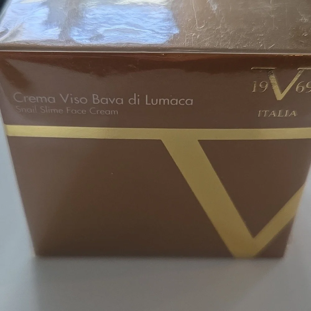Versace 19v69 Snail Slime Face Cream